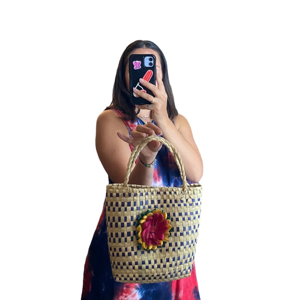 BEAUTIFUL Oaxaca Handmade Straw Tote Purse Made in Mexico with Flower detail - Picture 9 of 10